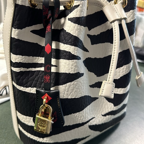 MCM AUTHENTIC 🦓ZEBRA🦓 BUCKET BAG with MATCHING WRISTLET BRAND NEW - Picture 7 of 12